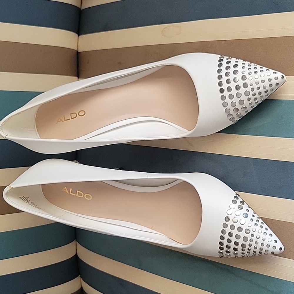 ALDO White SIze 8 1/2 Silletto Pumps Silver Tone Metal Studs NWT